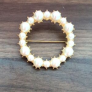 Vintage Gold and Cream Pearl Brooch